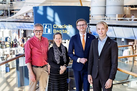 Gruppbild på ledande politiker från kommunerna Sigtuna, Vallentuna, Knivsta och Upplands Väsby.